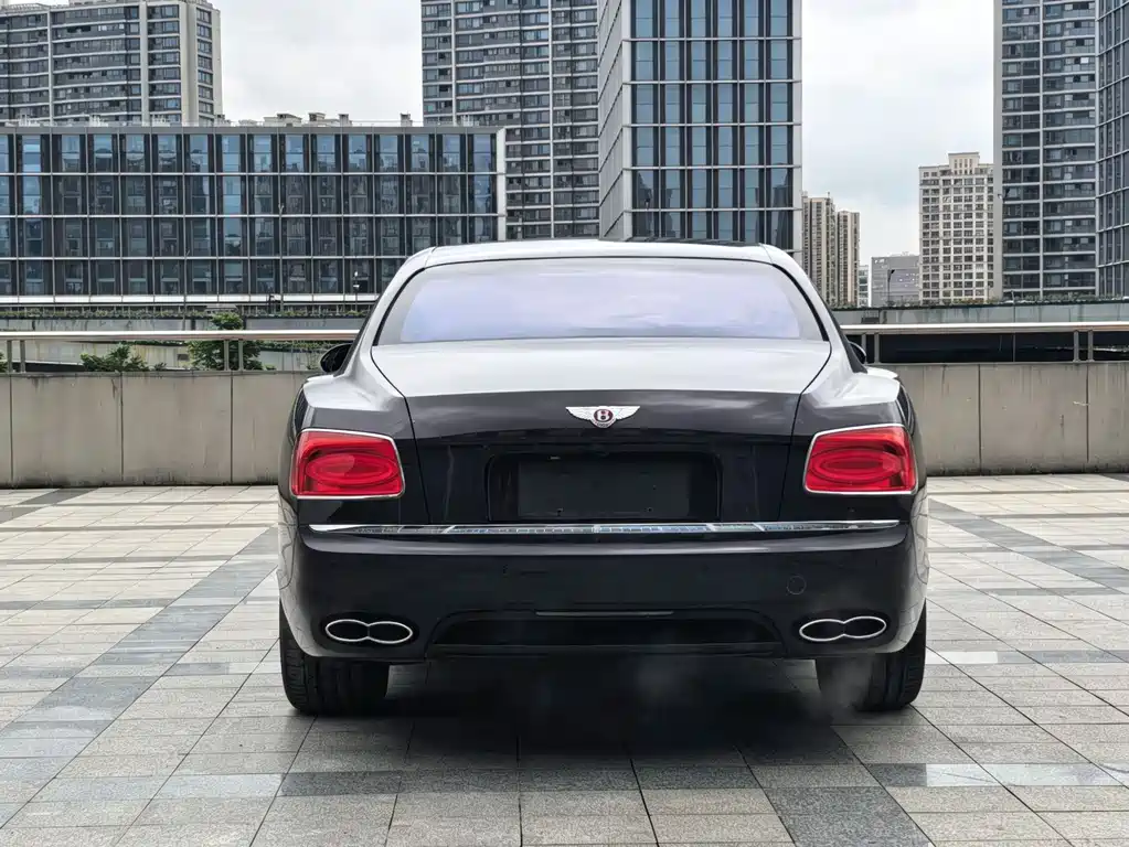 Bentley Flying Spur 2018 — фото 4