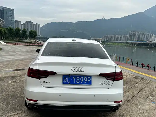 Audi A4L 2018
