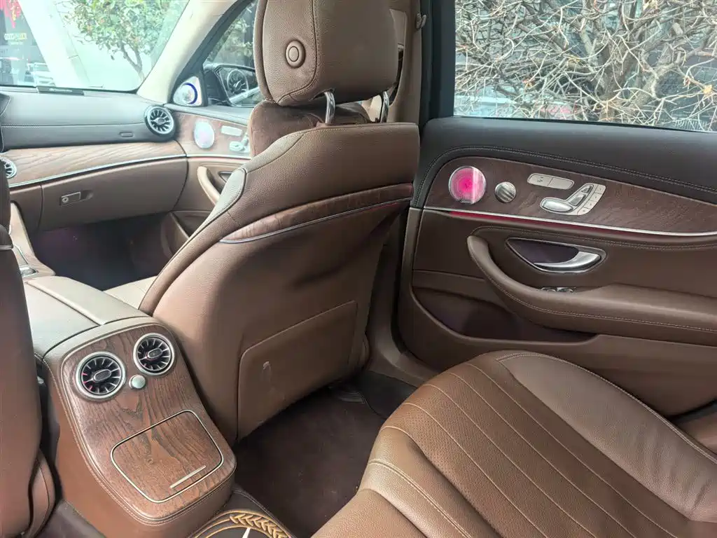 Mercedes-Benz E-Class 2023 — фото 8