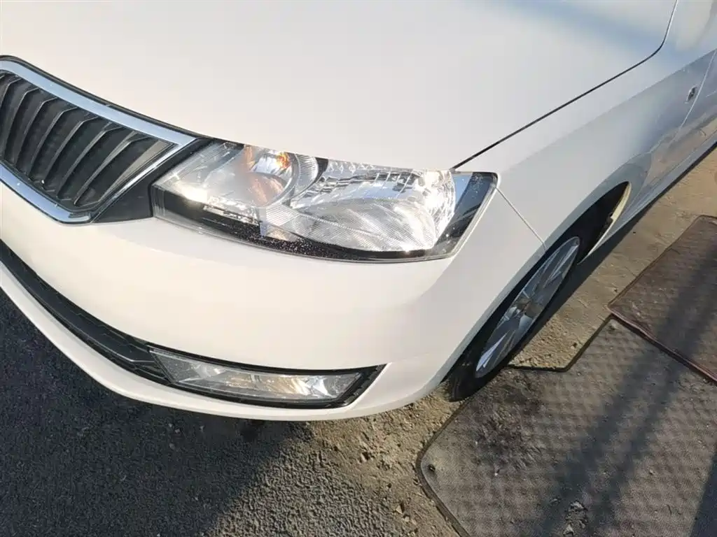 Skoda Rapid 2015 — фото 24