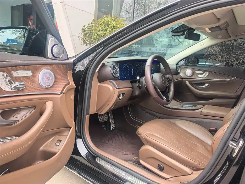 Mercedes-Benz E-Class 2023 — фото 4