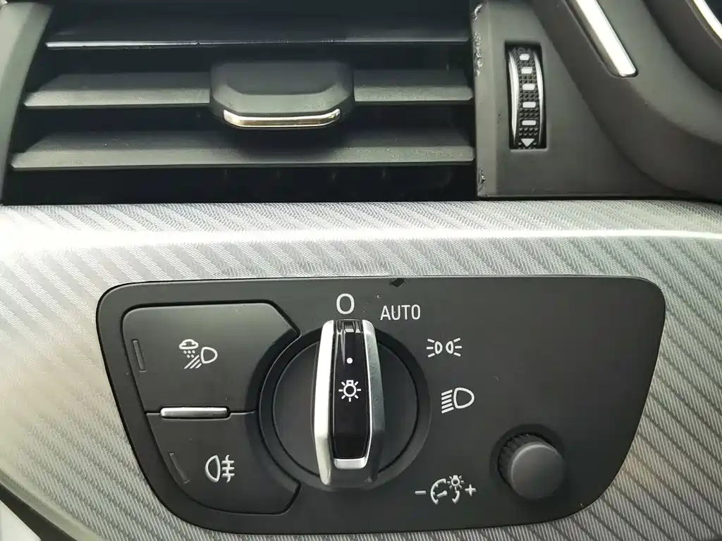 Audi A4L 2017 — фото 21