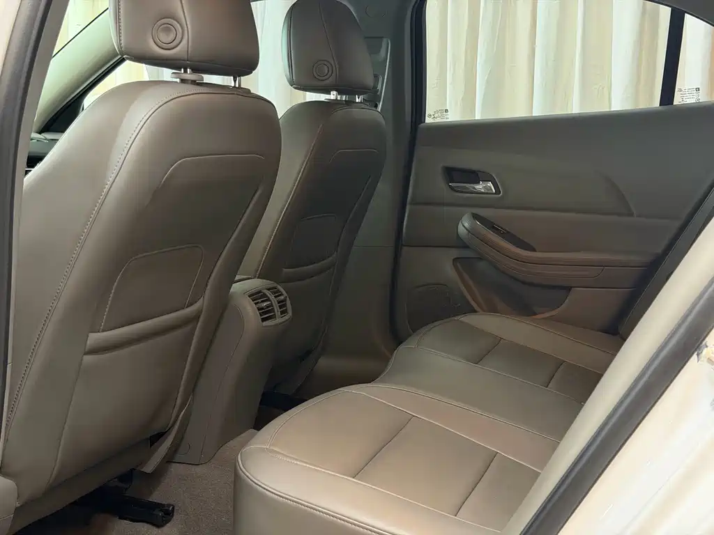 Chevrolet Malibu 2015 — фото 11