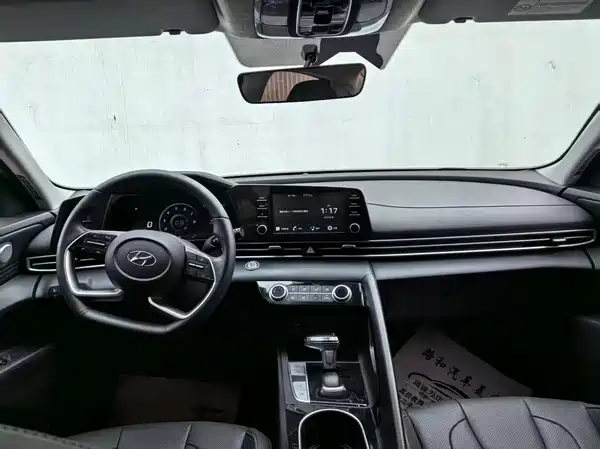 Hyundai Elantra 2023