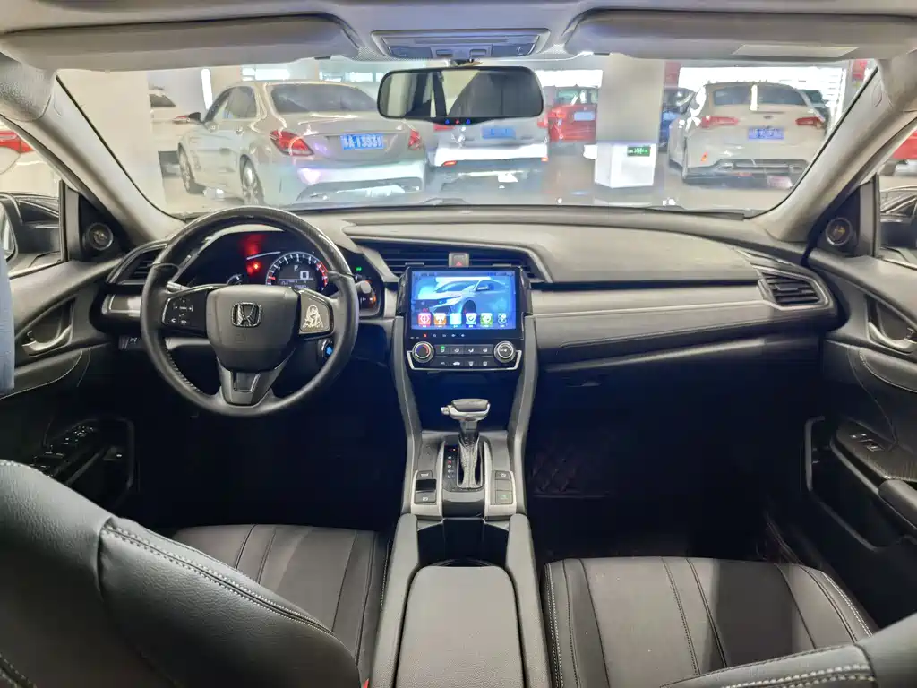Honda Civic 2018 — фото 8
