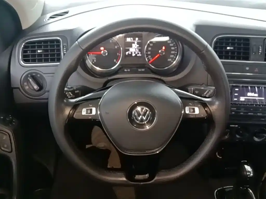 Volkswagen Polo 2017 — фото 11