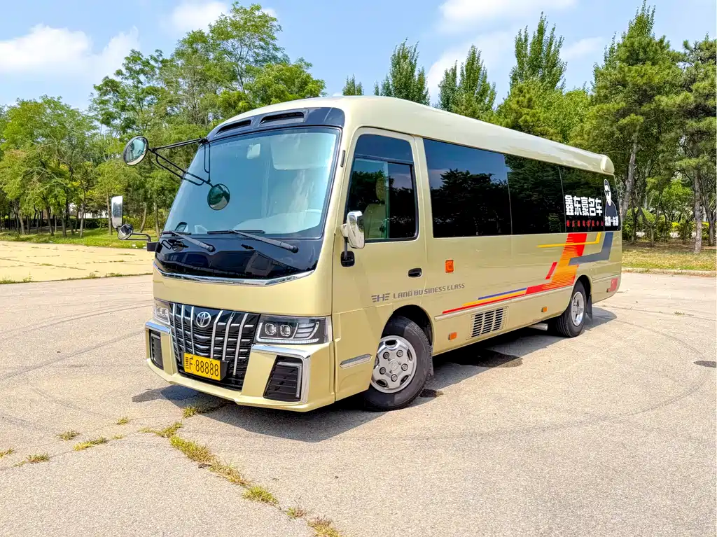 Toyota Coaster 2018 — фото 1