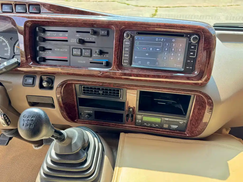 Toyota Coaster 2018 — фото 13