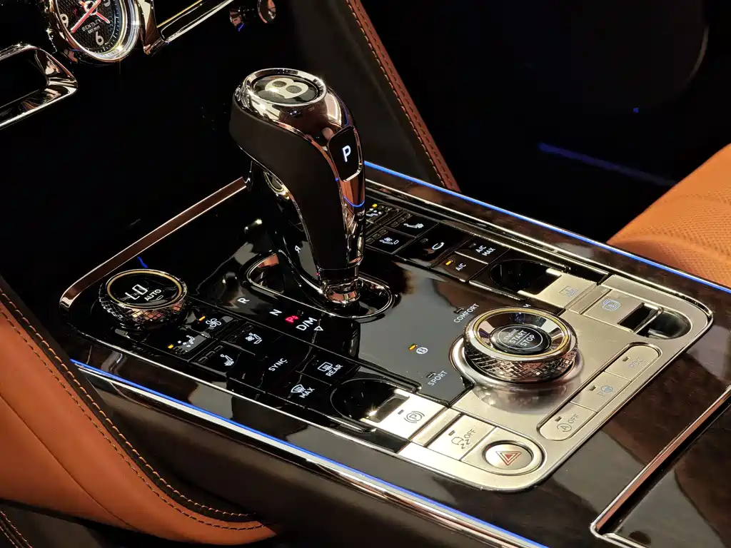 Bentley Flying Spur — фото 14