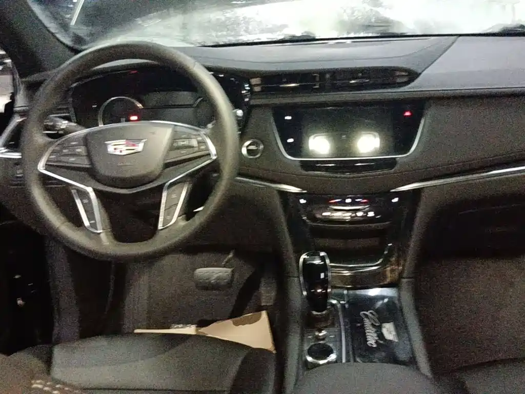 Cadillac XT5 2023 — фото 10