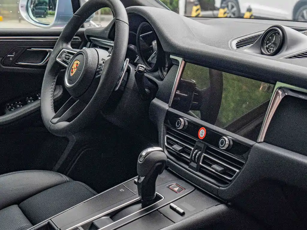 Porsche Macan 2023 — фото 16