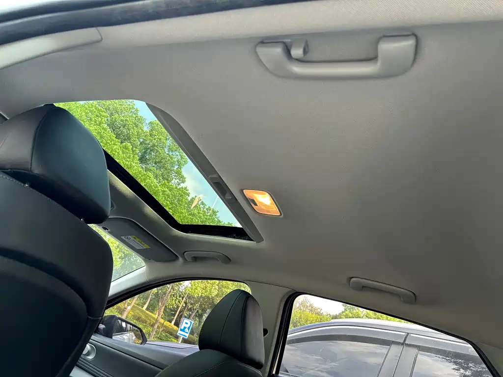 Hyundai Elantra 2022 — фото 19