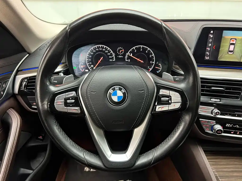 BMW 5 Series 2019 — фото 14