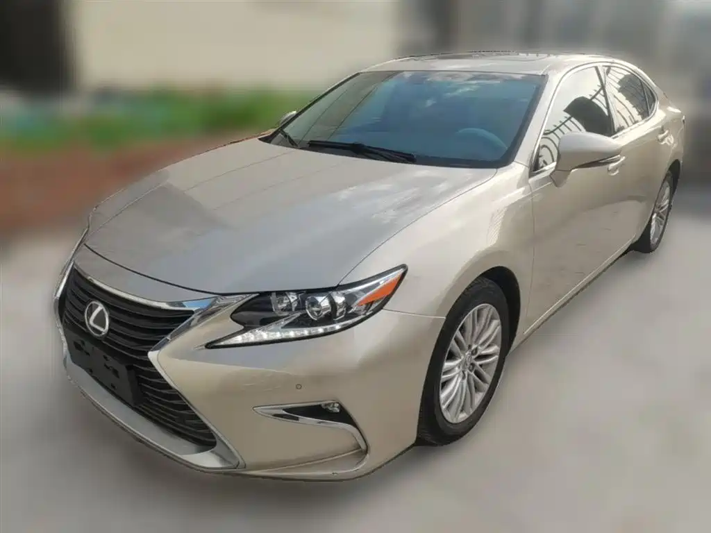 Lexus ES 2015 — фото 1