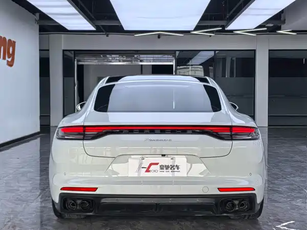 Porsche Panamera 2022