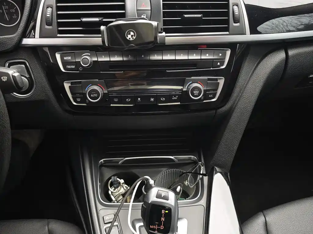 BMW 3 Series 2017 — фото 4