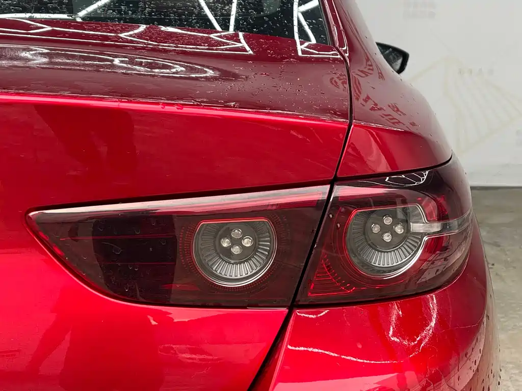 Mazda 3 Axela 2022 — фото 16
