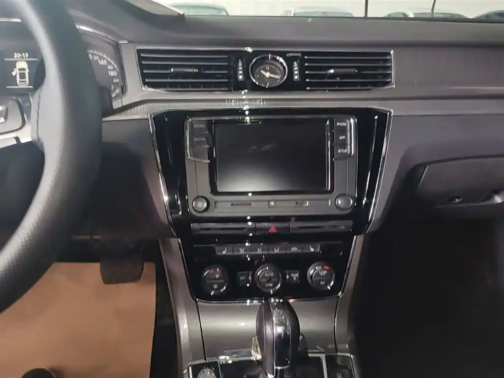 Volkswagen Passat 2019 — фото 13