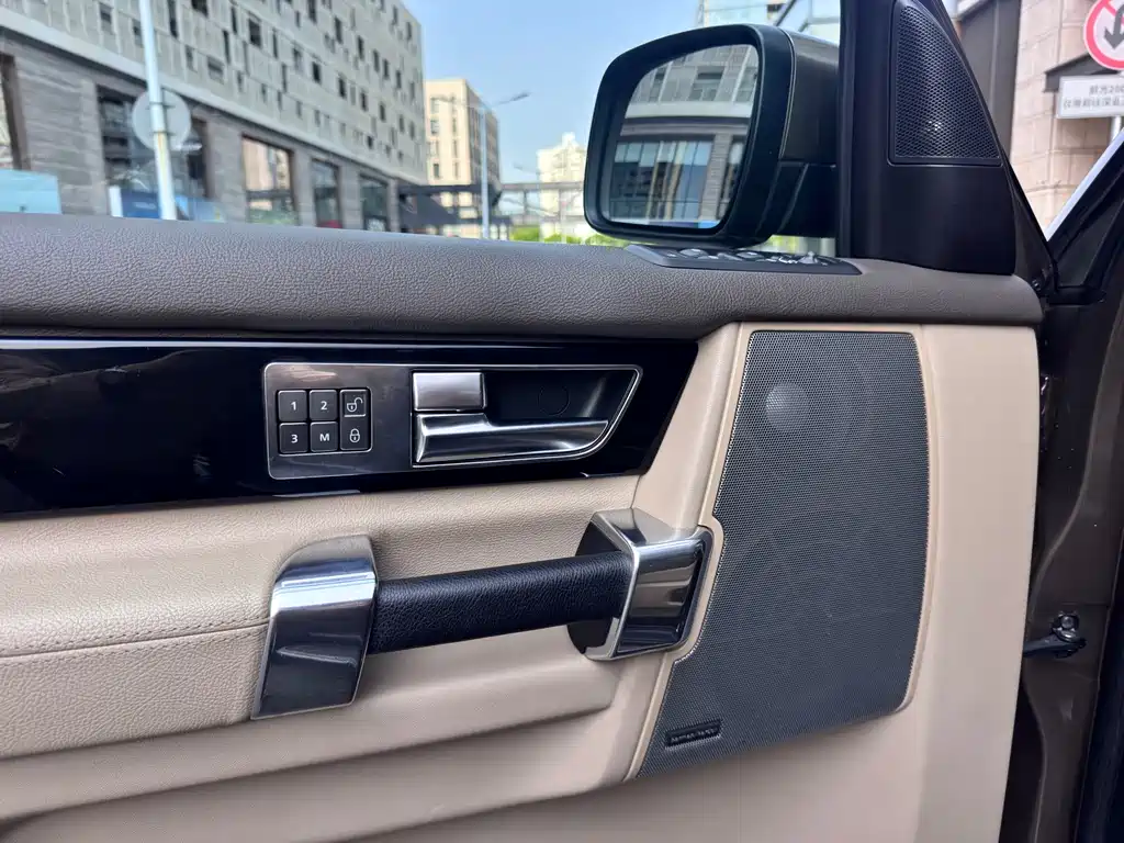 Land Rover Discovery 2012 — фото 10