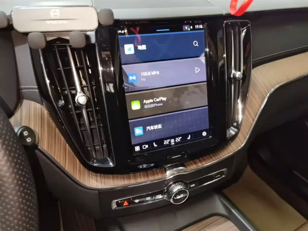 Volvo XC60 2022 — фото 20
