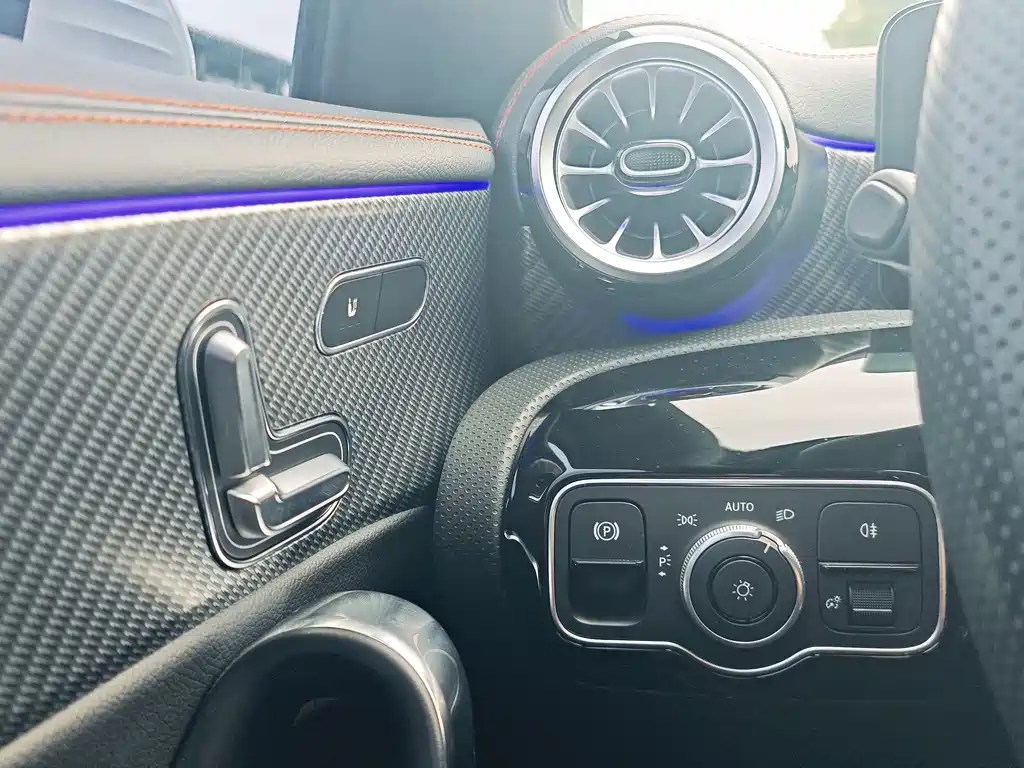 Mercedes-Benz A-Class 2024 — фото 10