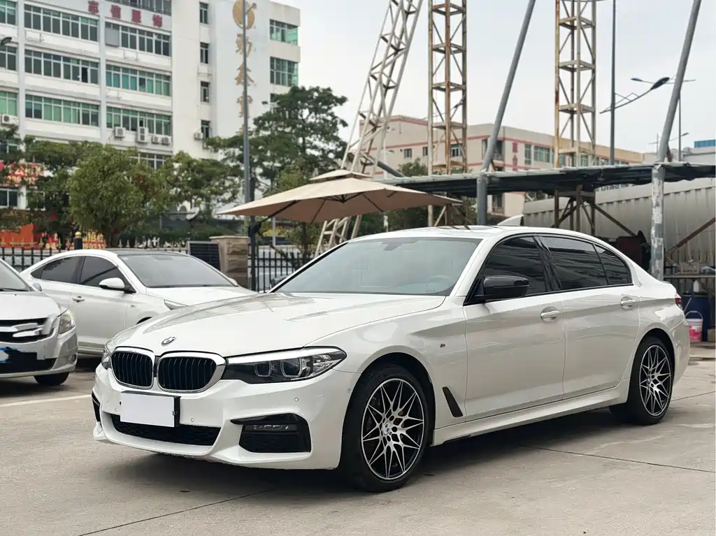 BMW 5 Series 2019 — фото 1