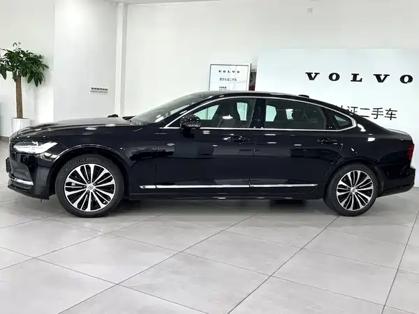Volvo S90 2025