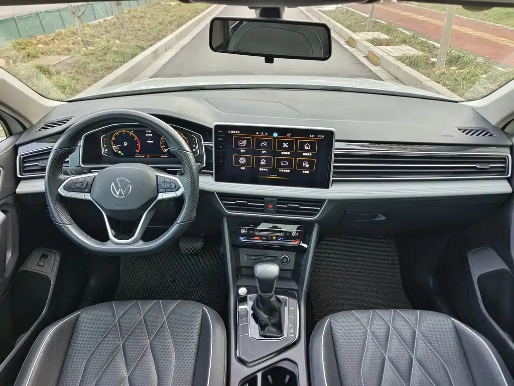 Volkswagen Tiguan L 2023 — фото 10