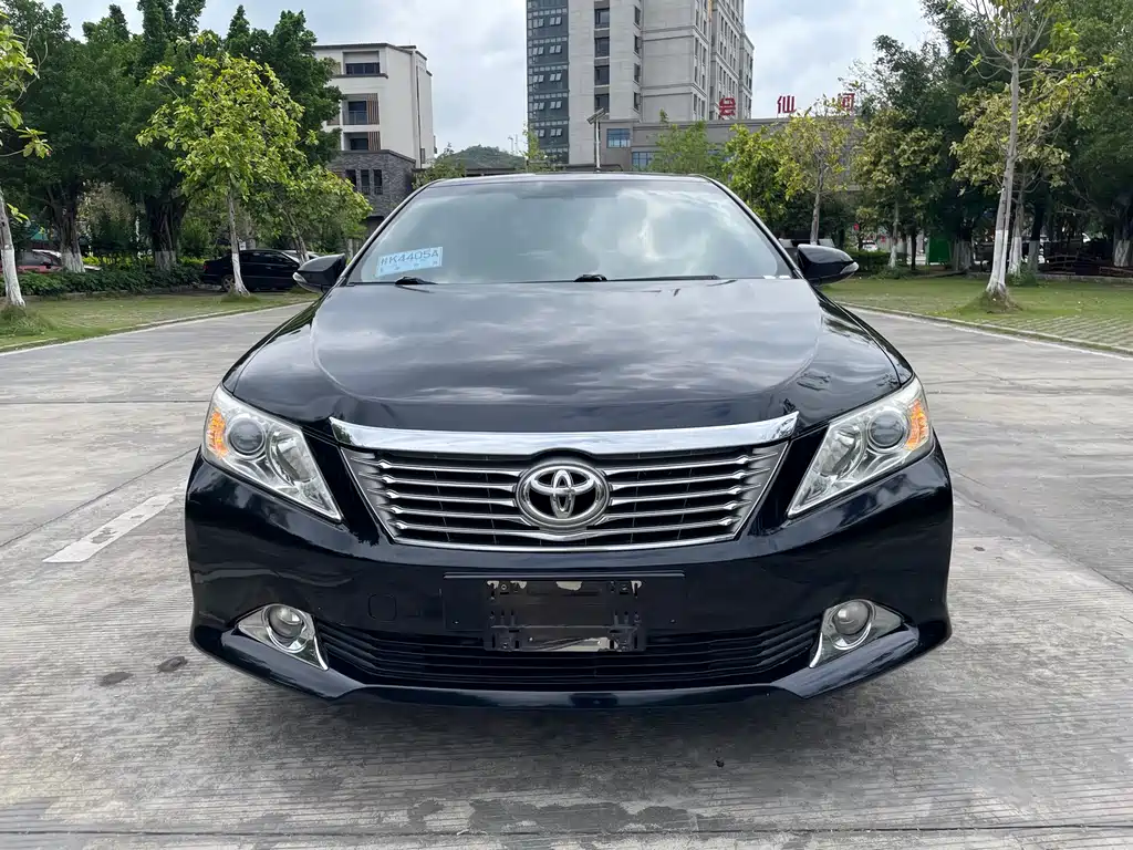 Toyota Camry 2014 — фото 2
