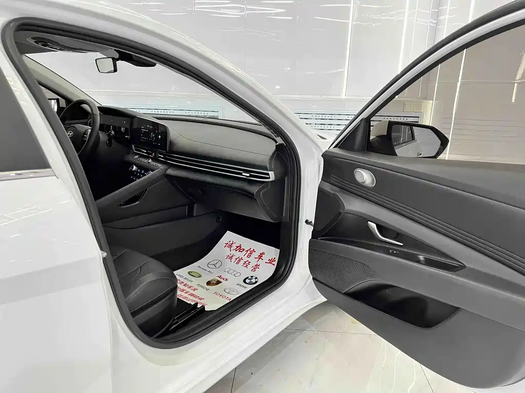 Hyundai Elantra 2024 — фото 18