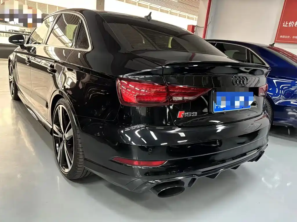 Audi RS 3 2018 — фото 12