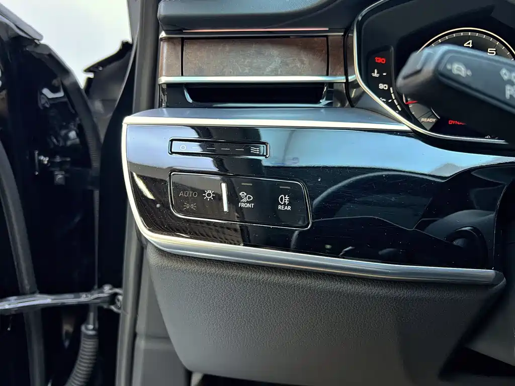Audi A8 2023 — фото 14