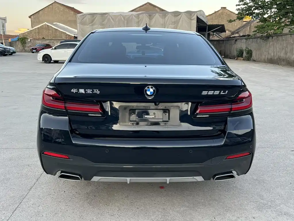 BMW 5 Series 2021 — фото 15