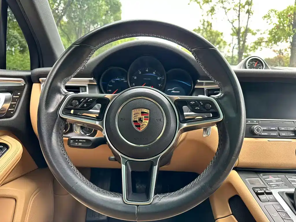 Porsche Macan 2016 — фото 30