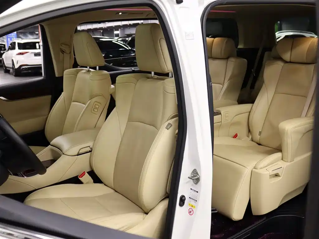 Toyota Alphard 2017 — фото 9