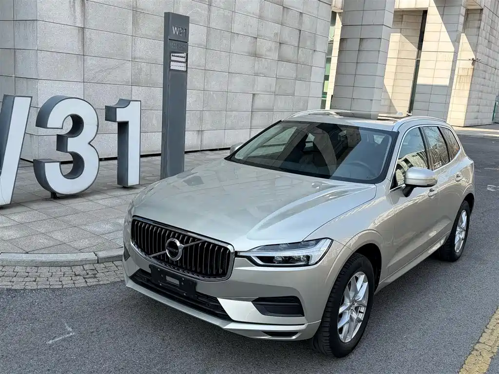 Volvo XC60 2019 — фото 1