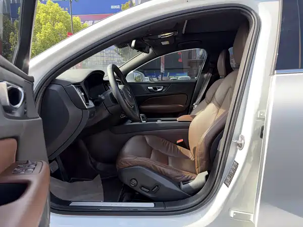Volvo S60 2023
