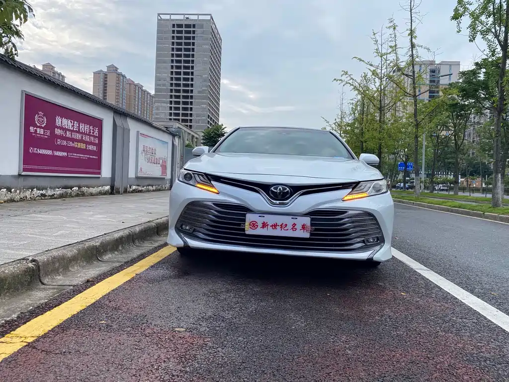 Toyota Camry 2019 — фото 2