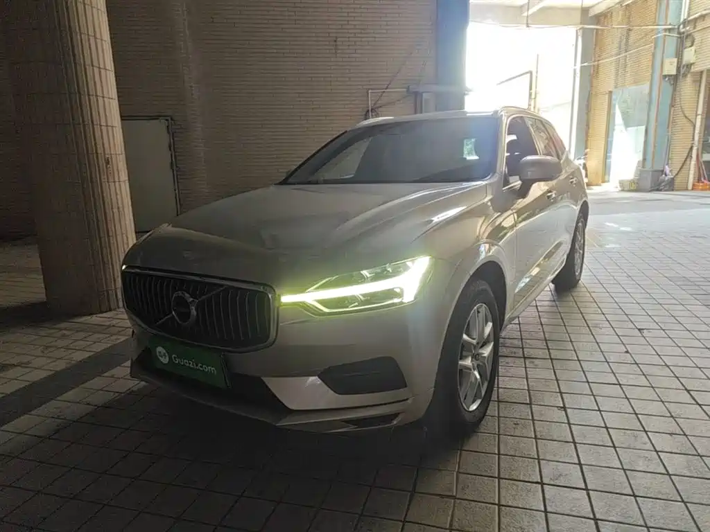 Volvo XC60 2019 — фото 1