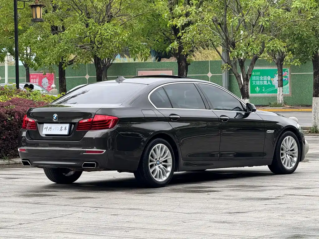 BMW 5 Series 2016 — фото 16
