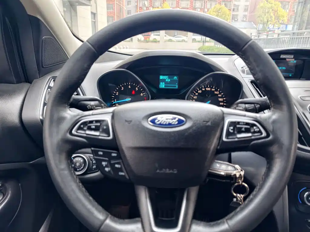 Ford Kuga 2016 — фото 17