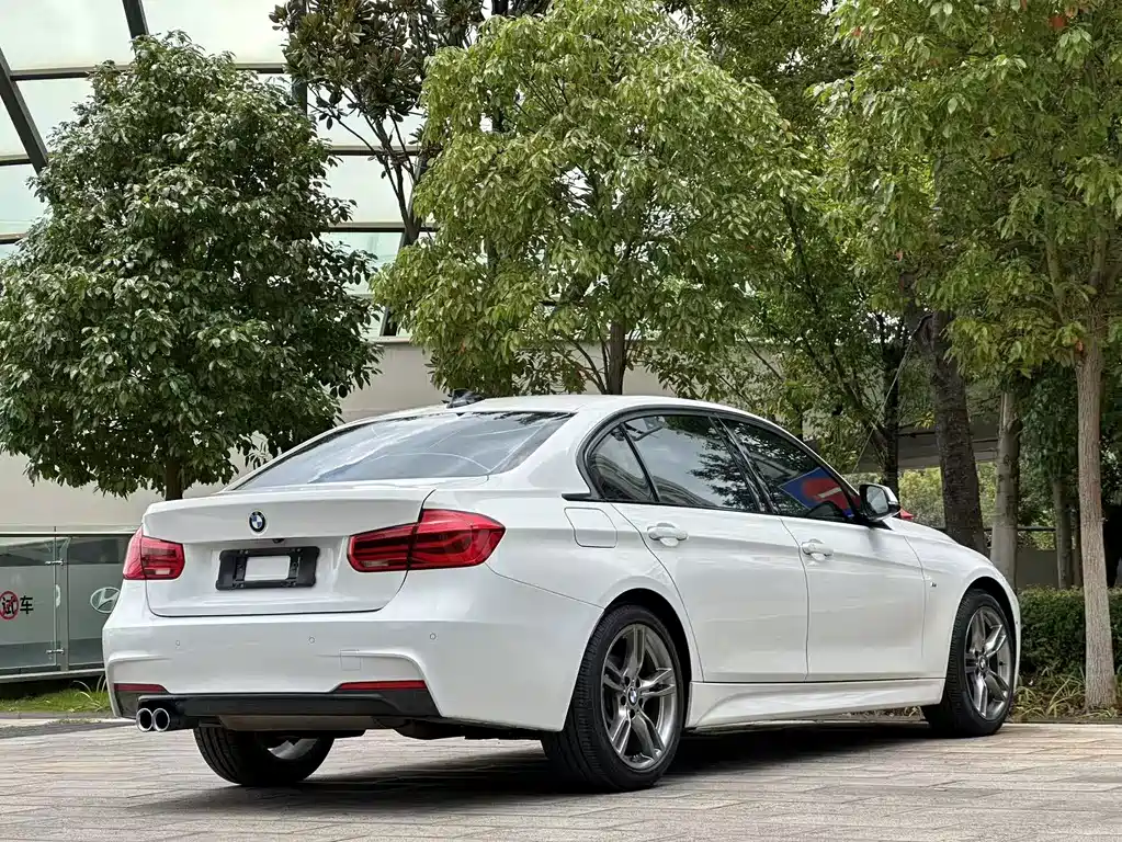 BMW 3 Series 2018 — фото 9