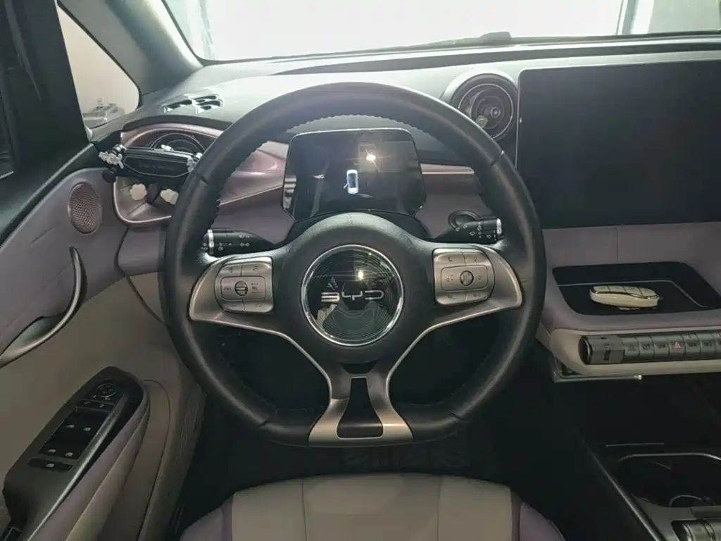 BYD Dolphin 2022 — фото 11