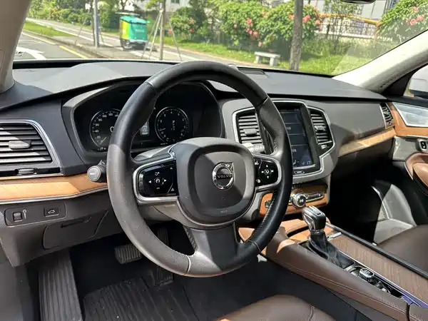 Volvo XC90 2019