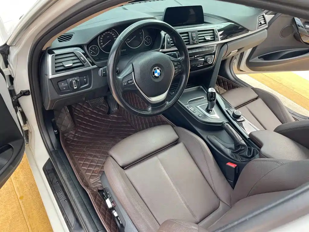 BMW 3 Series 2018 — фото 10