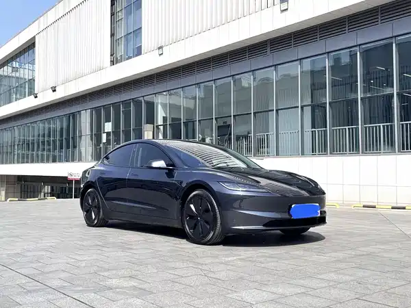 Tesla Model 3 2024