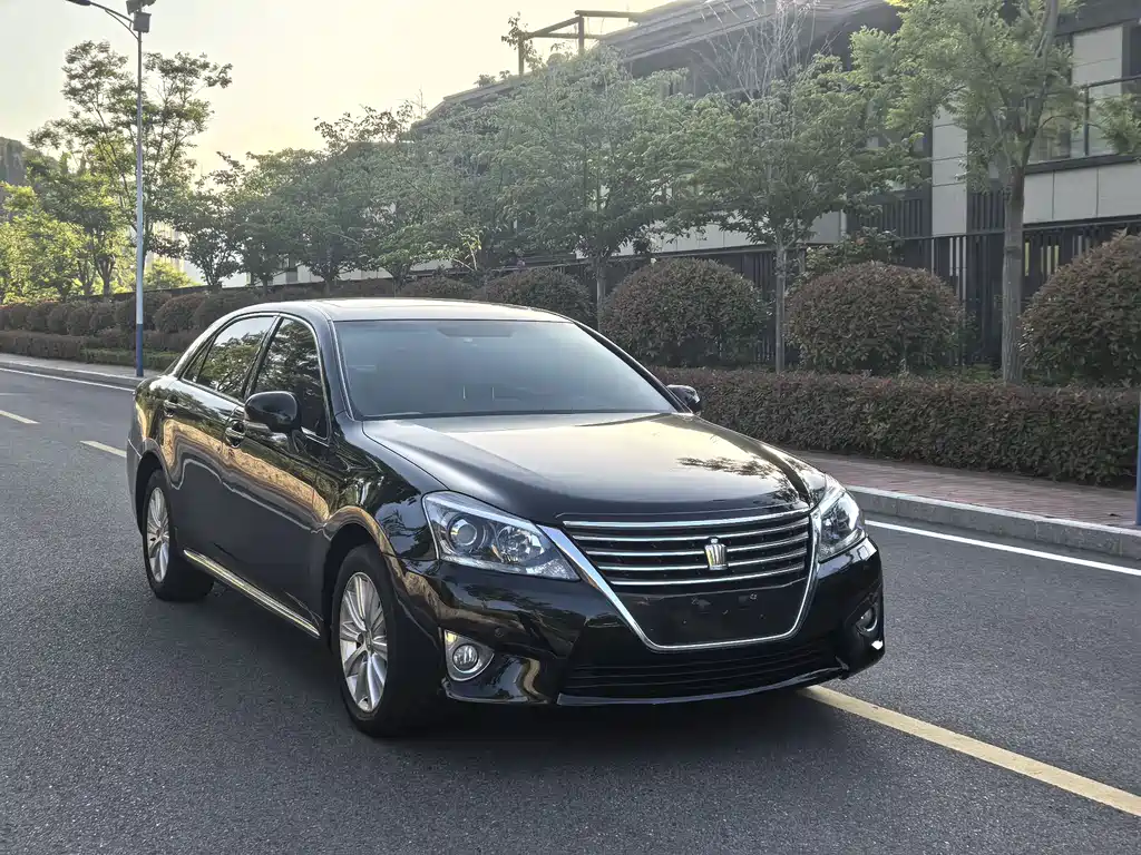 Toyota Crown 2013 — фото 3