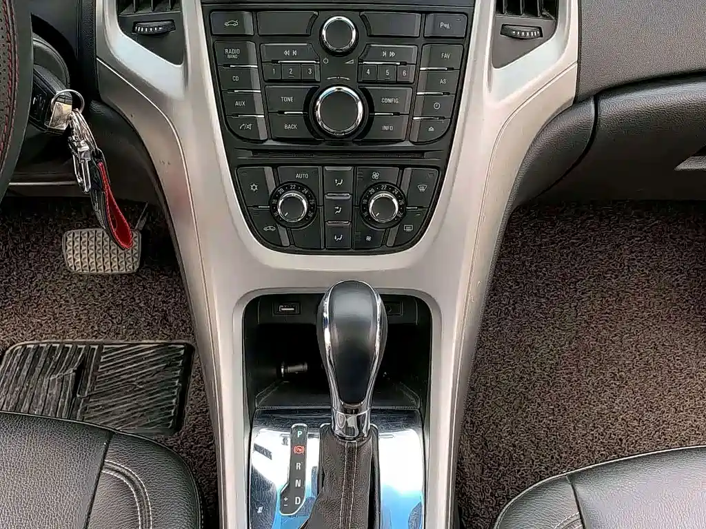 Buick Excelle GT 2014 — фото 17