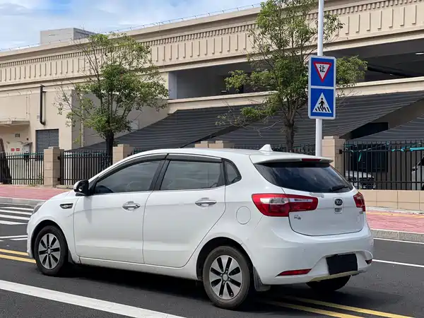 Kia K2 2015