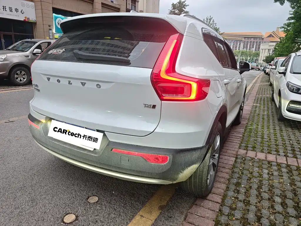Volvo XC40 2022 — фото 10